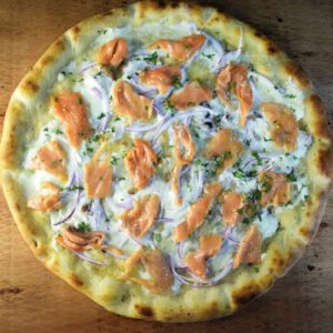 Pizza Salmon Sour Cream Cebolla Roja
